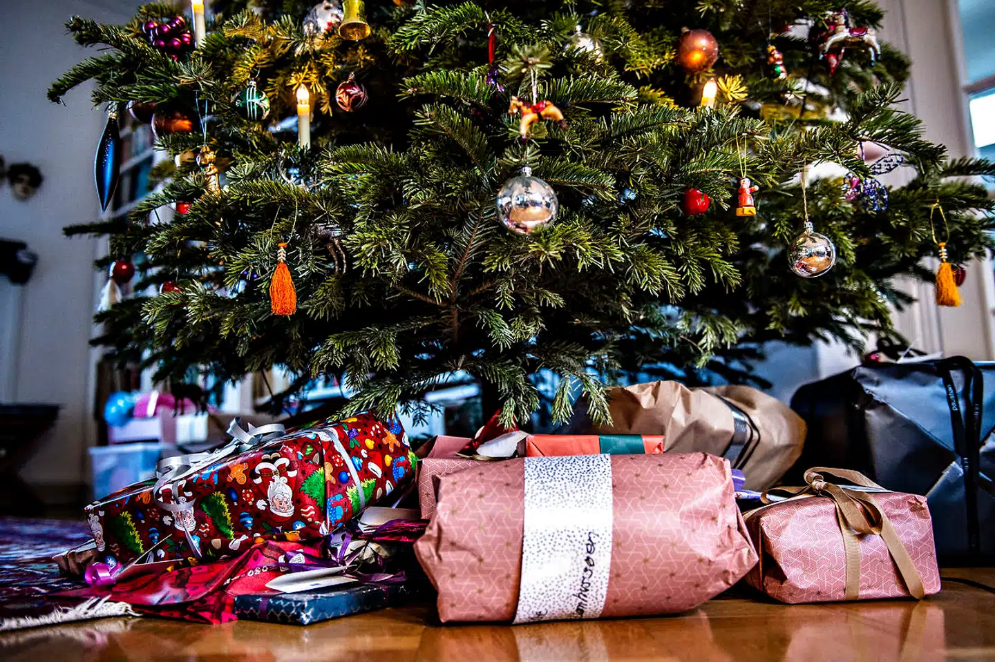Danskerne har planer om at bruge flere penge på julegaver i år, viser ny undersøgelse.