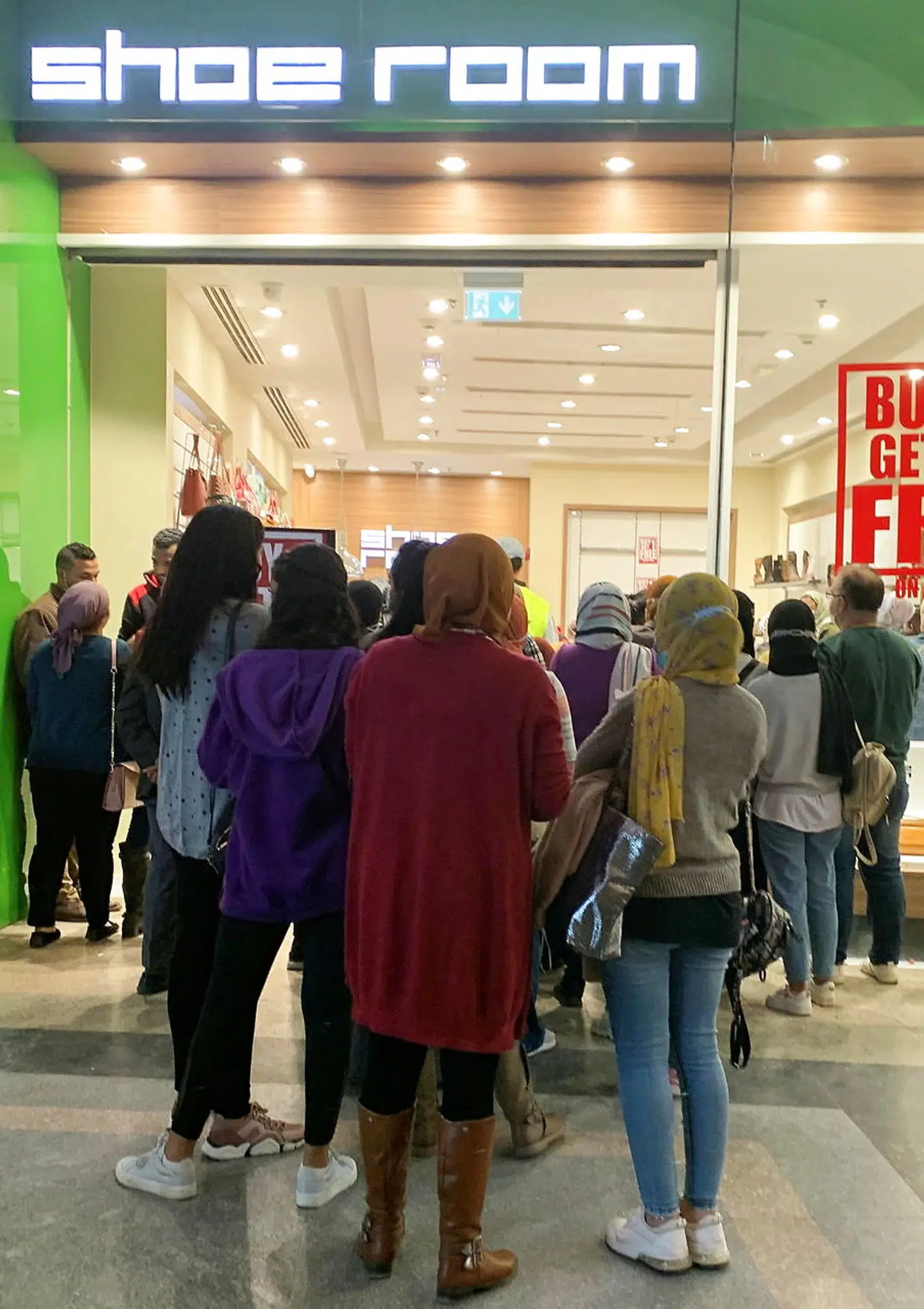 Black Friday i Egypten i dag. Folk står i kø.