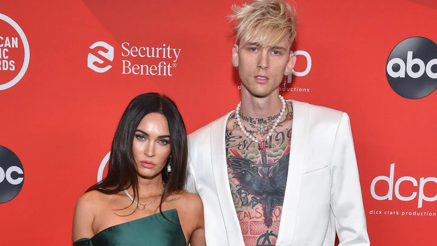 Machine Gun Kelly og Megan Fox er sammen på den røde løber for første gang.