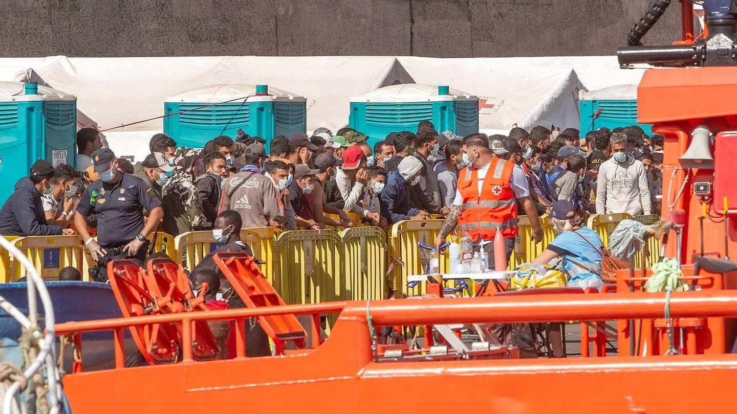 En gruppe migranter ankom mandag til Arguineguin på Gran Canaria. Det anslås af en ud af 25, der begiver sig ud på den farefulde tur fra Afrika til De Kanariske Øer, drukner undervejs.