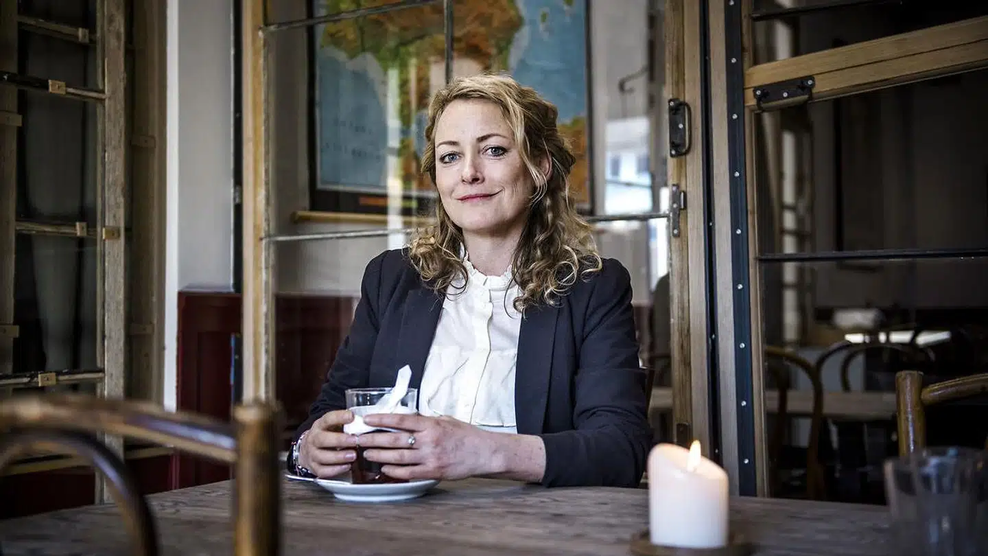 Kan man bede sine venner om at nusse en, nu man alligevel sidder på en café og snakker?