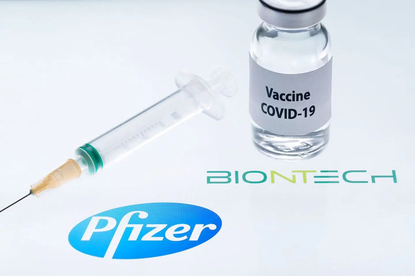 Det er blandt andet Pfizer-BioNTech vaccinen, som er længst fremme og mest effektiv. Den kan være afgørende for kampen mod coronavirussen og det samme er de forskellige nye coronastudier. (Photo by JOEL SAGET / AFP)
