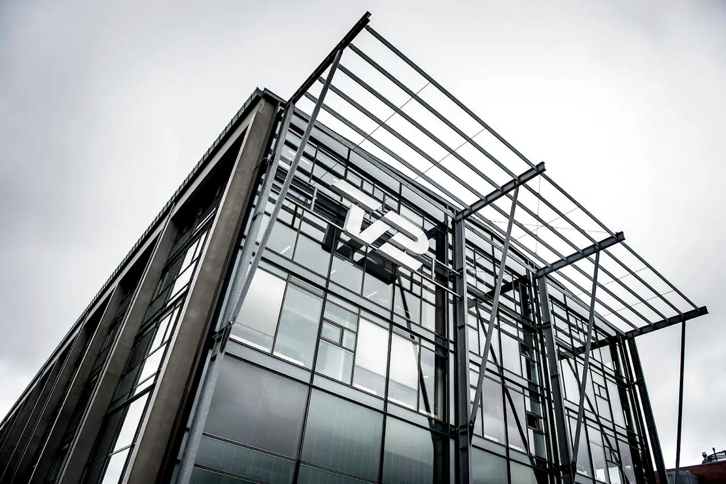 Alle ansatte på TV 2 får 10.000 kroners bonus i julesokken i et år præget af corona og krænkelsessager.