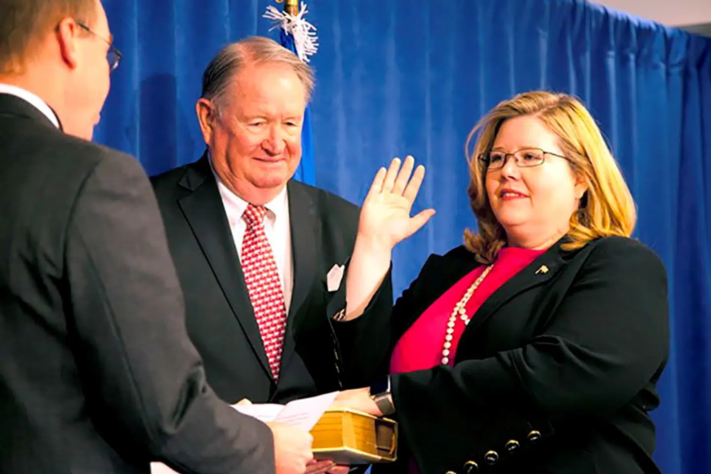 Emily Murphy (th), der er leder af General Services Administration (GSA), anerkender Joe Biden som vinder af præsidentvalget i USA. Det betyder, at Joe Biden får adgang til offentlige midler til overgangsprocessen frem til indsættelsen 20. januar. (Arkivfoto) Gsa/Reuters