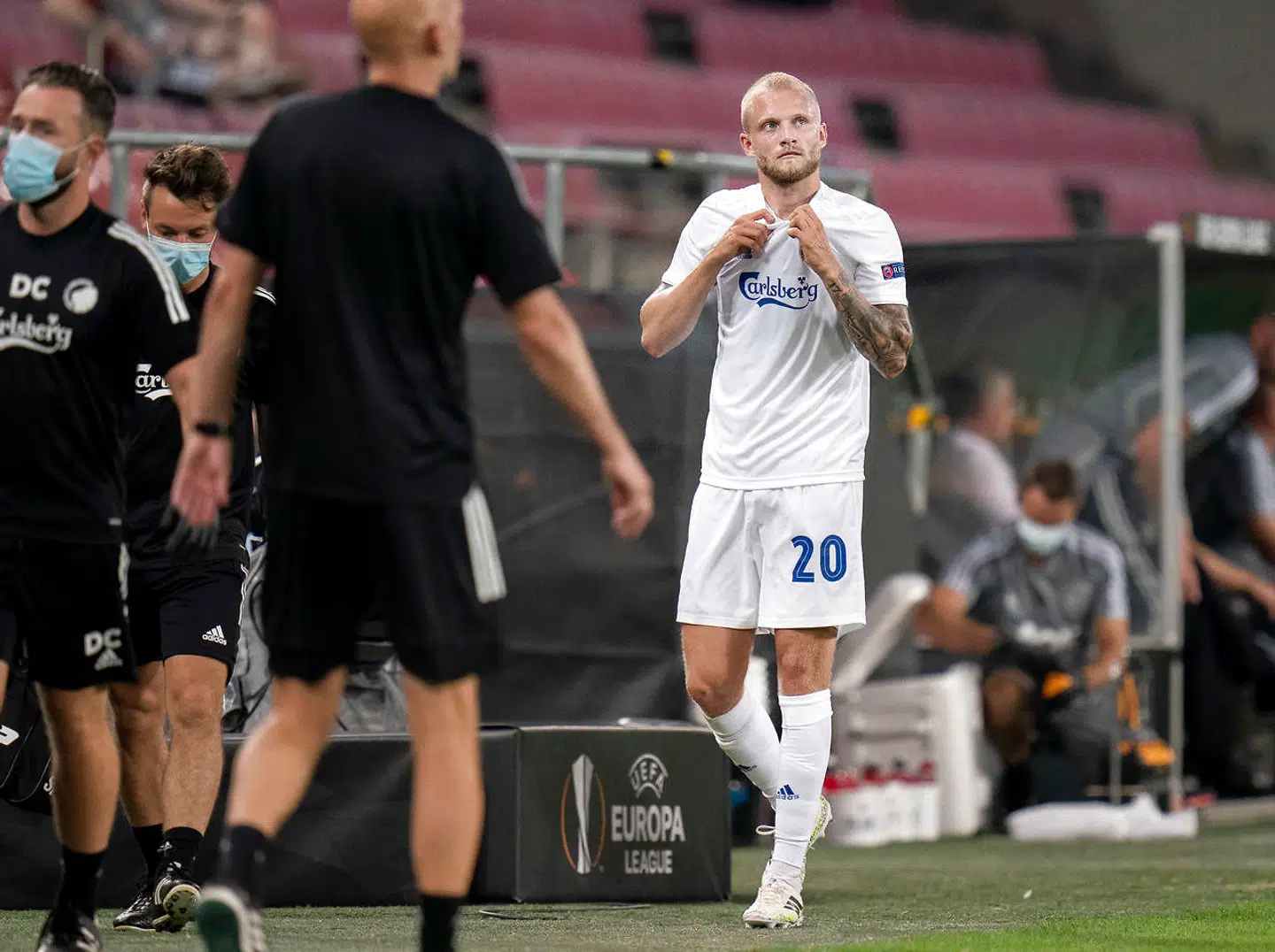 FCKs Nicolai Boilesen bliver skadet og skiftes ud under Europa League kampen mellem FCK-Manchester United på RheinEnergieStadion i Køln mandag den 10 august 2020.. (Foto: Liselotte Sabroe/Ritzau Scanpix)