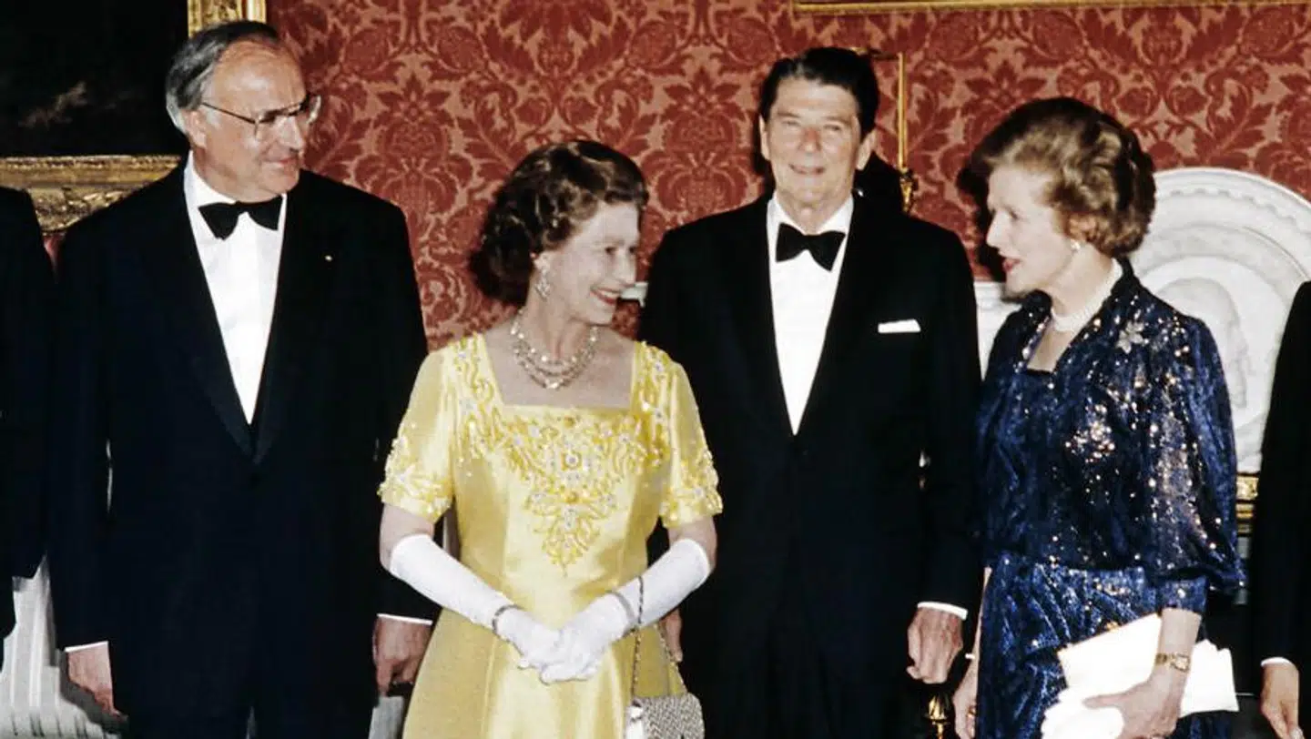 Dronning Elizabeth og Margaret Thatcher på Buckingham Palace i 1984.