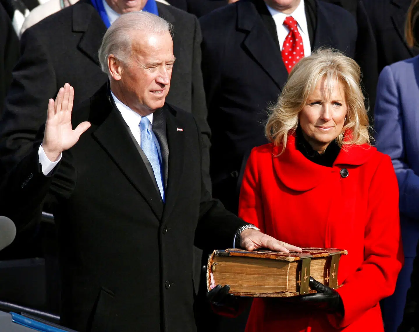 Sådan så det ud, at Joe Biden blev taget i ed som vicepræsident i 2009. Hans hustru Jill holder Bibelen. (Arkivfoto)