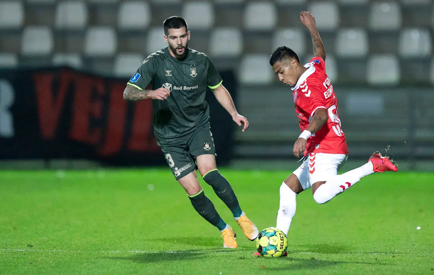 Allan Sousa (VB - 50) mod Anthony Jung (Brøndby - 3) Superliga Fodbold Vejle Boldklub mod Brøndby IF. Søndag den 22 november 2020 på Vejle Stadion.. (Foto: Claus Fisker/Ritzau Scanpix)