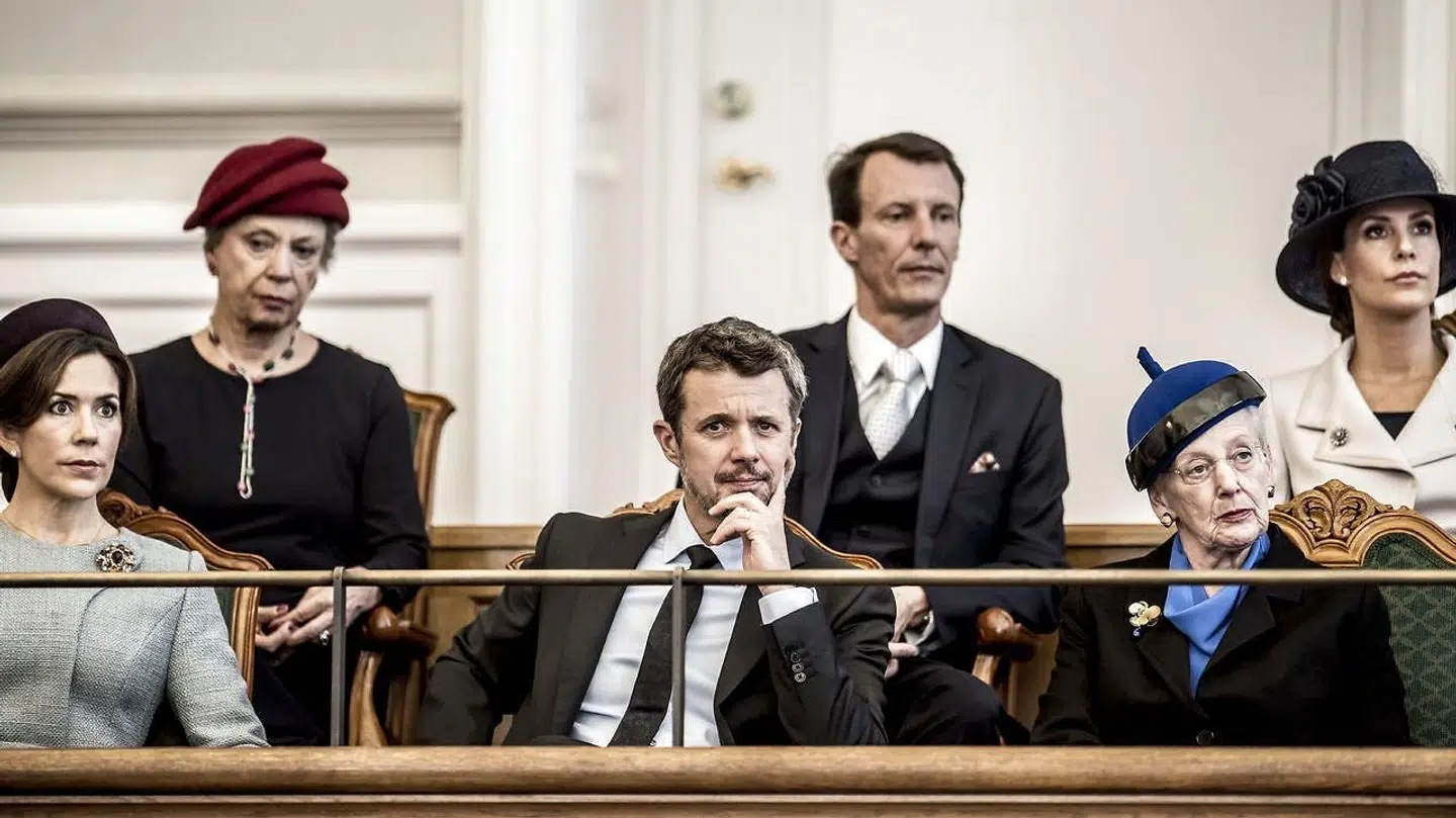 Burde alle kongehusets medlemmer være omfattet af kongelig immunitet – eller burde det kun være Dronningen og Kronprinsen og eventuelt Kronprinsens familie?