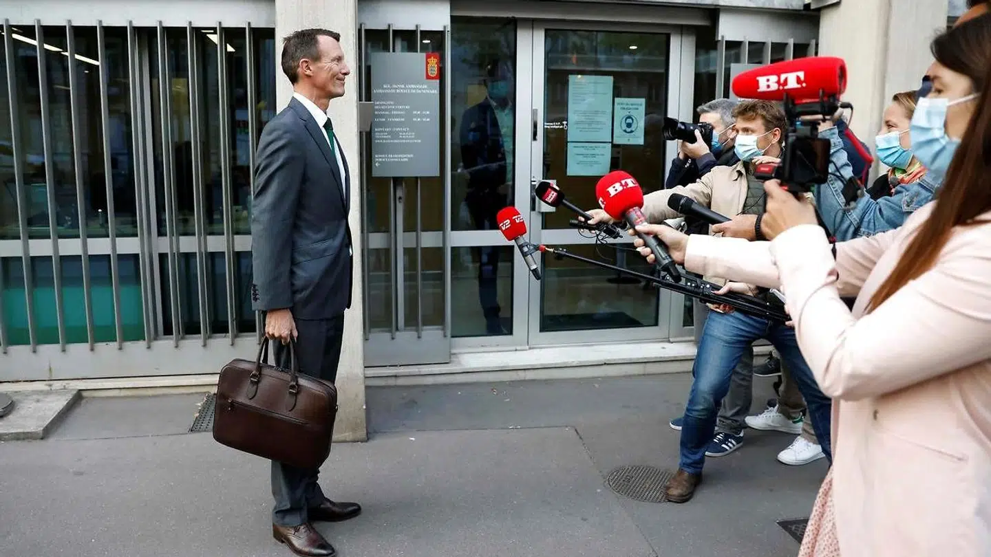 Prins Joachim, da han mødte pressen på sin første arbejdsdag på den franske ambassade 18. september.