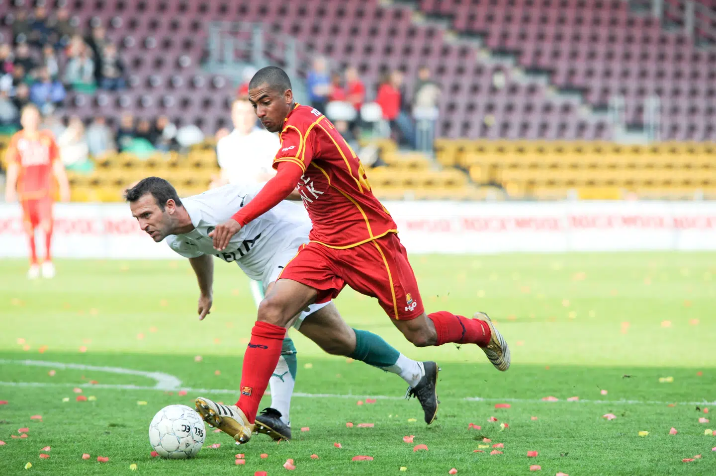 Scoring til 3-1 – afdribling af Dan Anton Johansen i kamp mod Viborg i 2009.