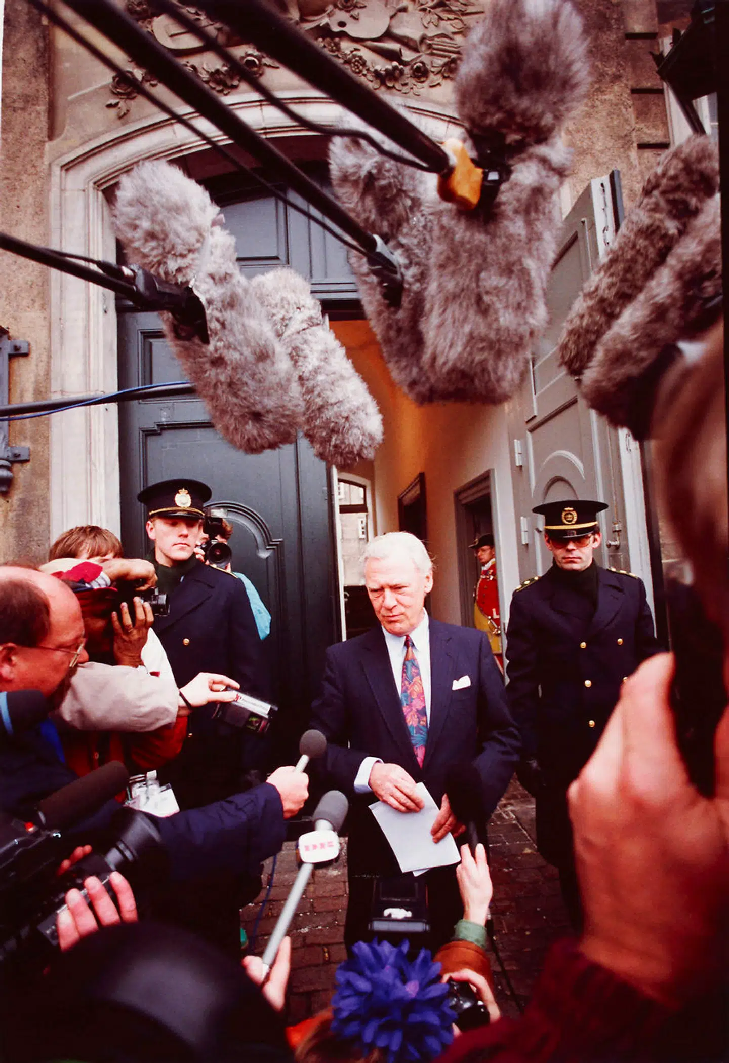 Poul Schlüter måtte indgive sin afskedserklæring den 14. januar 1993. Hovedårsagen var det kompromitterende inhold i den såkaldte tamilsag. Han havde været statsminister siden 1982.