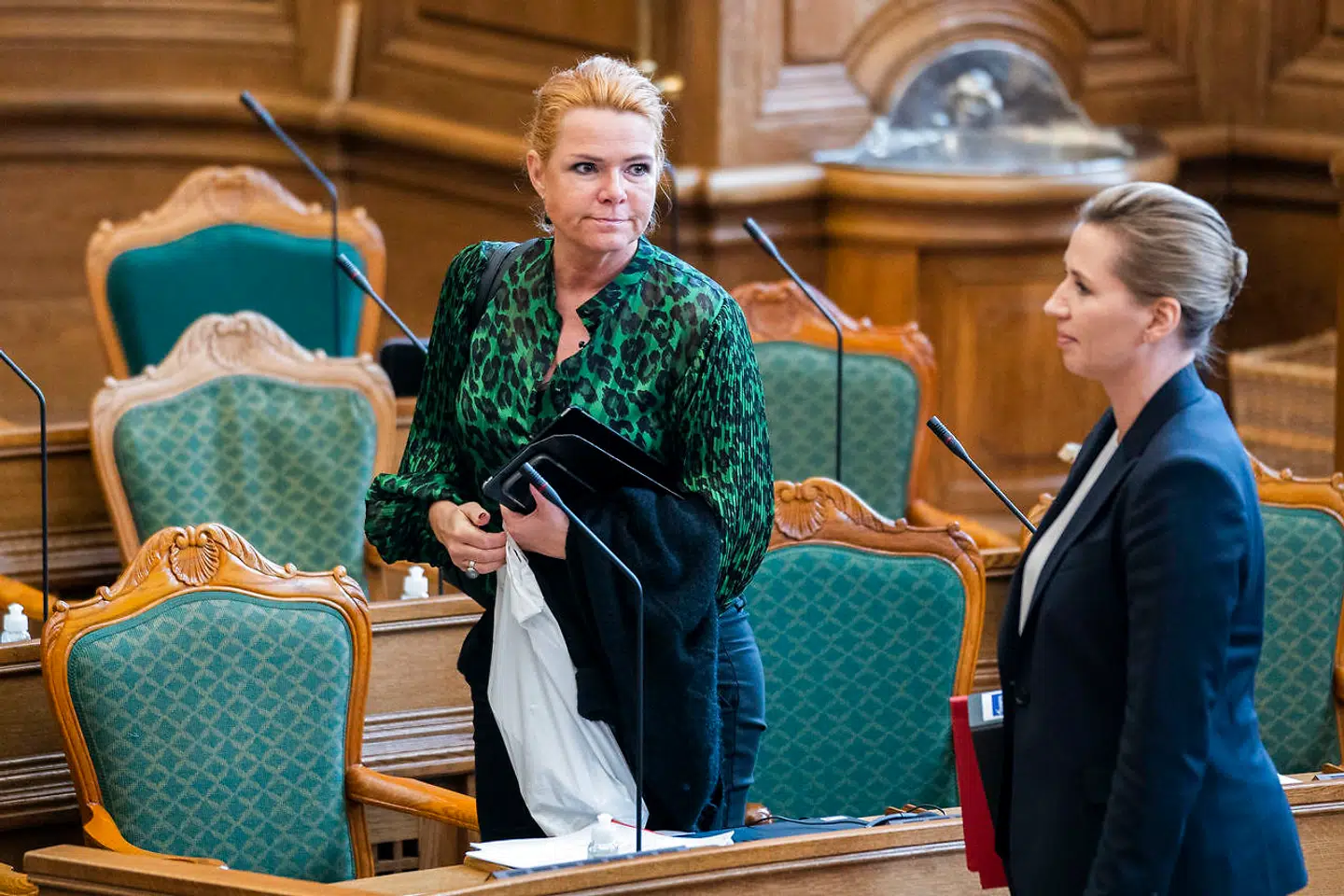 Inger Støjberg (V, tv.) har argumenteret på samme måde, som statsministeren gør nu. Her ses de begge under Folketingets åbningsdebat i oktober.