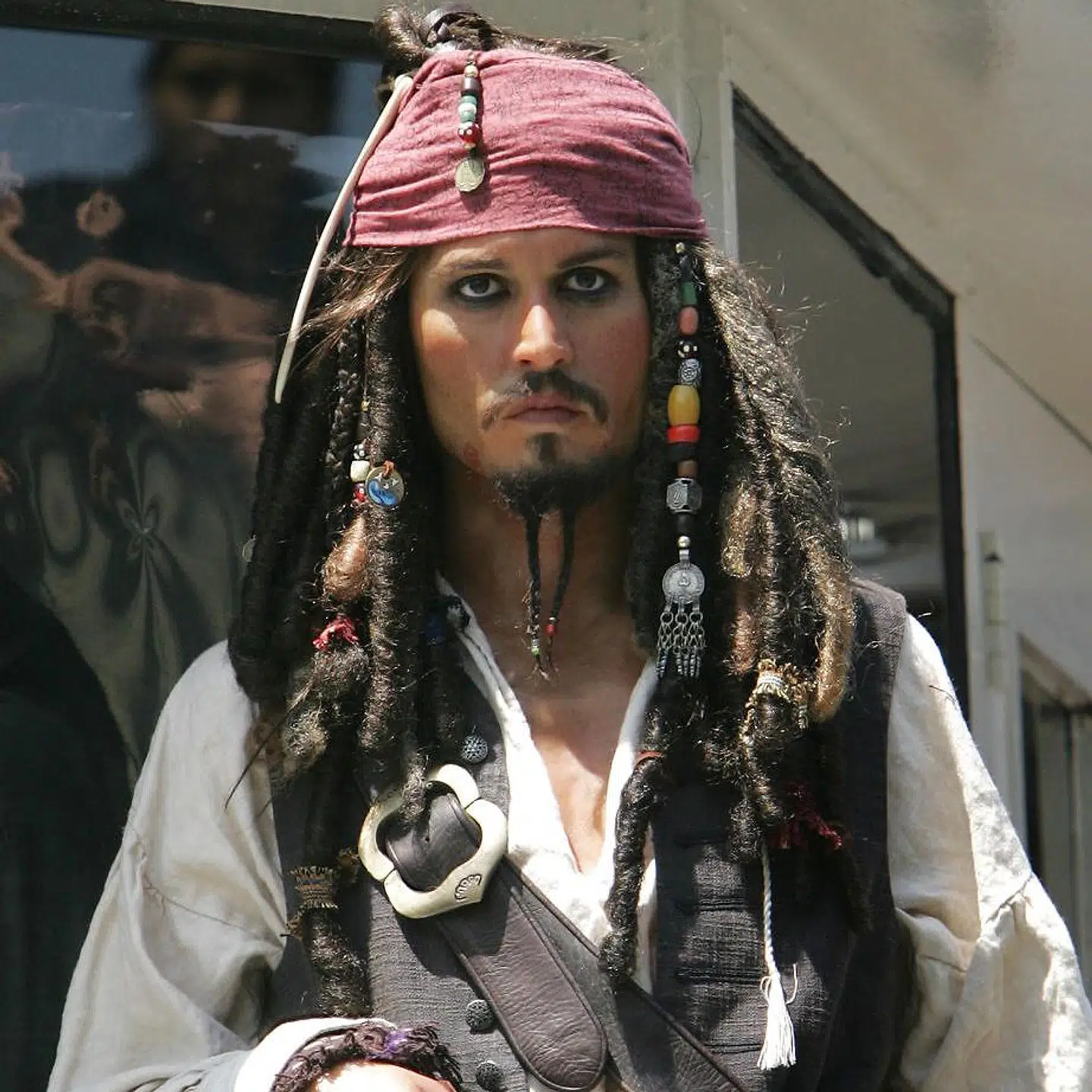 Johnny Depps karakter Jack Sparrow blev så populær, at den fik sin egen voksfigur på Madame Tussauds. Det er den, der ses her.