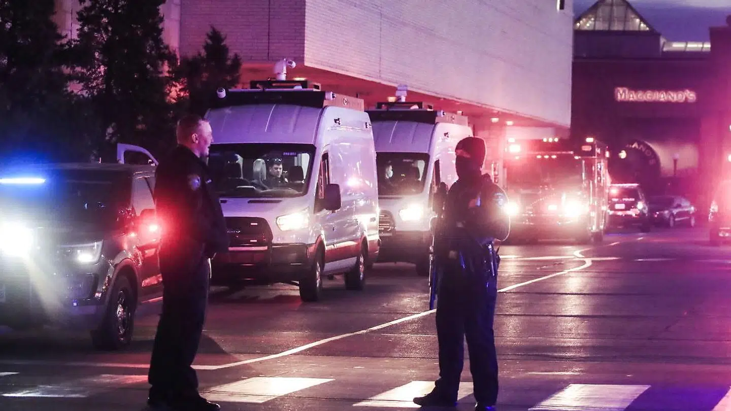 75 politietfolk fra Wauwatosa blev kaldt ud til gerningsstedet.