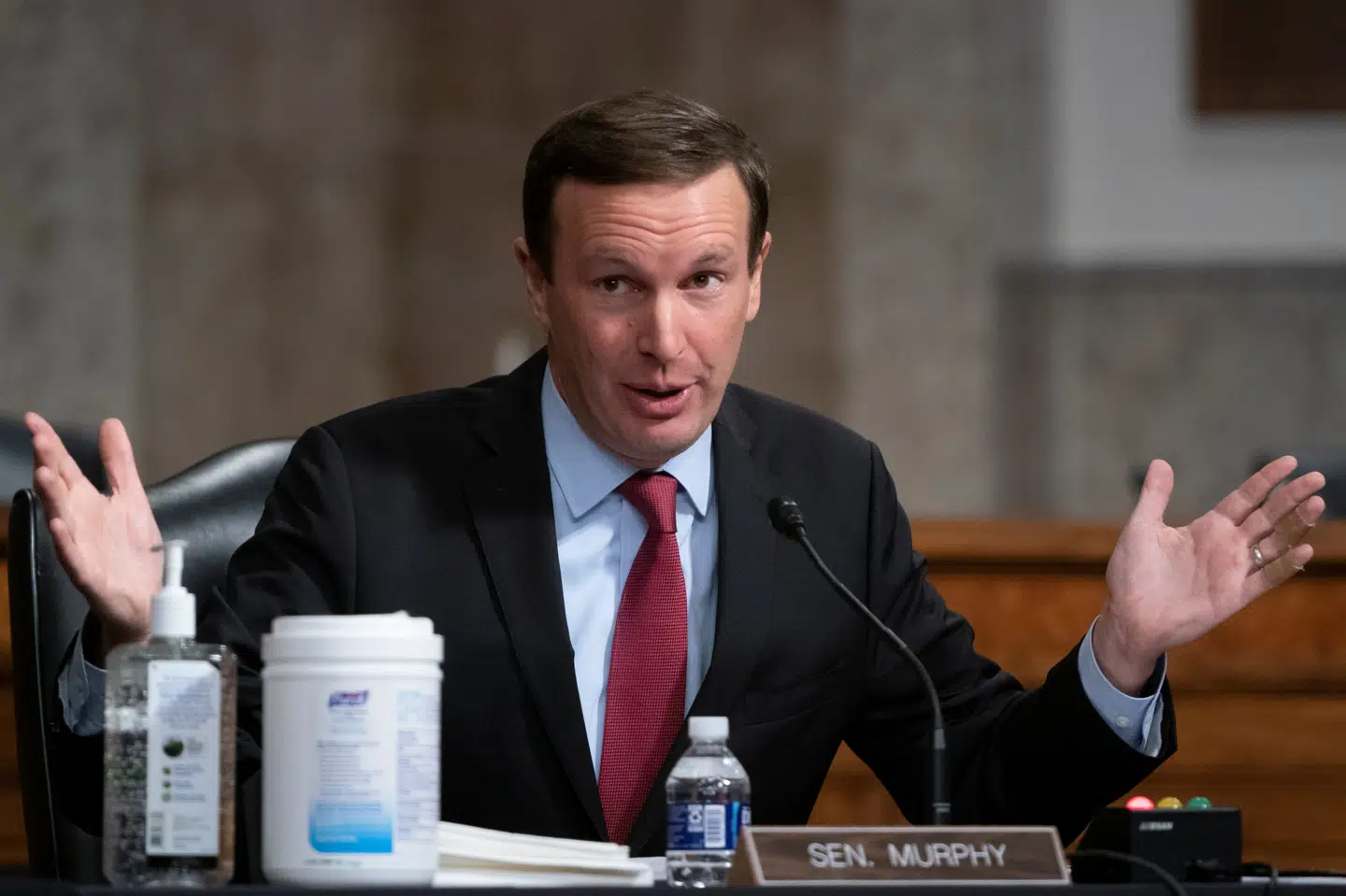 Den demokratiske senator Chris Murphy advarer om, at det er potentielt katastrofalt, at Trumps vaccinehold ikke vil orientere Bidens overgangshold om sine planer. (Arkivfoto) Pool/Reuters