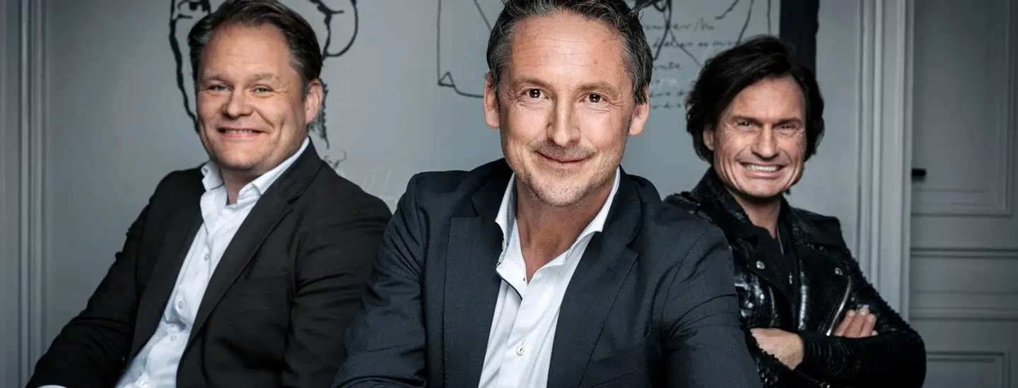 Petter Stordalen (th.) sammen med direktør i Bonnier Books, Håkan Rudel (tv.) og Strawberry Publishing-direktør Alexander Henriksen.