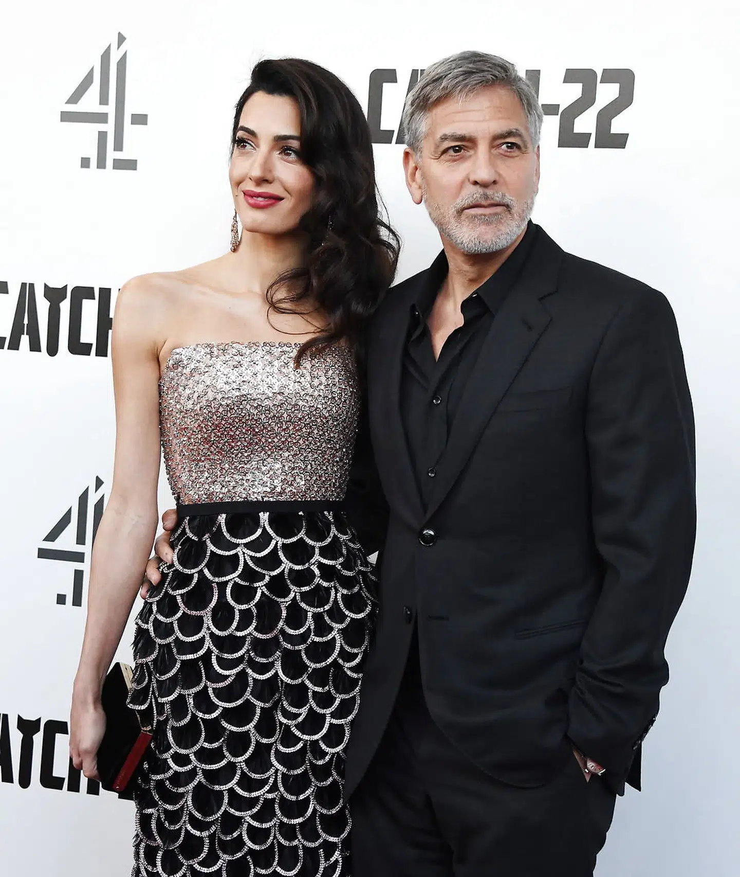 George Clooney sammen med sin kone advokaten Amal Clooney. Sammen har parret tvillinger på tre år. Foto EPA/ANDY RAIN