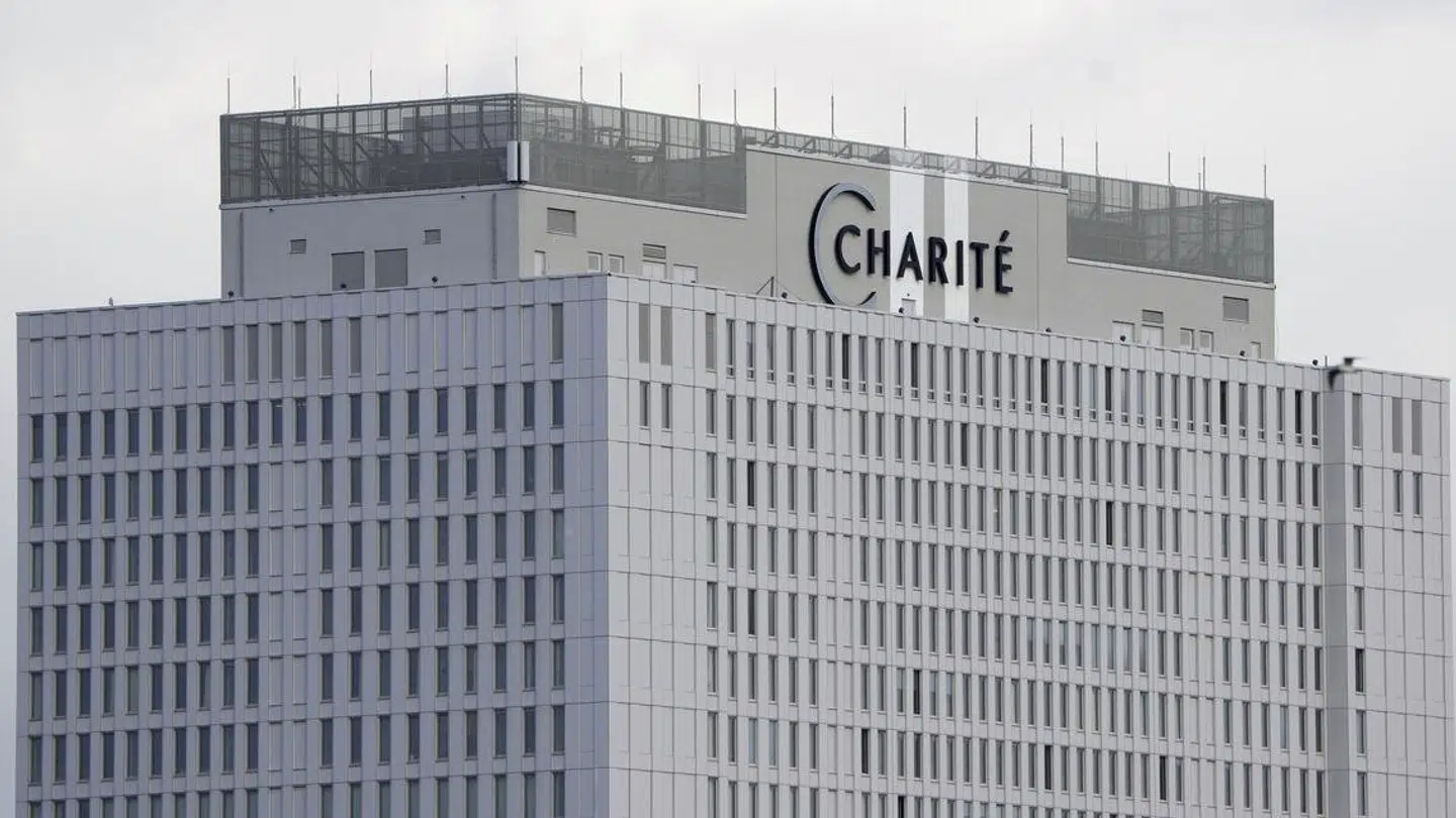 En forgiftet russisk journalist skulle angiveligt være blevet behandlet på Charité Universitetshospital i Berlin.