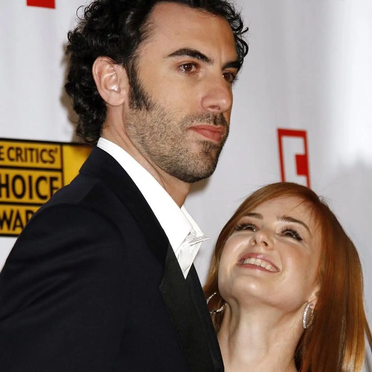 Sacha Baron Cohen sammen med sin kone, skuespillerinde Isla Fisker i et arkivfoto.