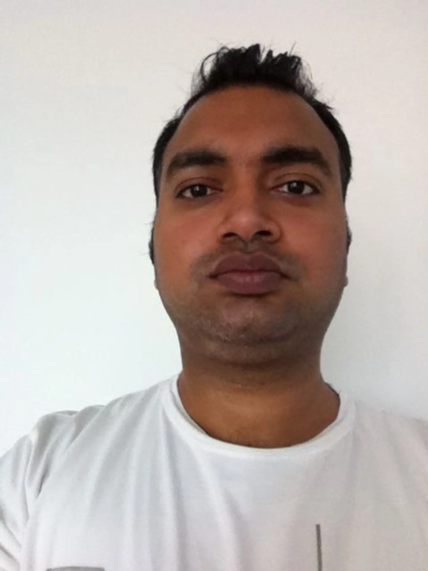 Sanjay Gupta har forsøgt at få penge til Lash Care gennem flere måneder – uden held. Nu er han gået til politiet, siger han.