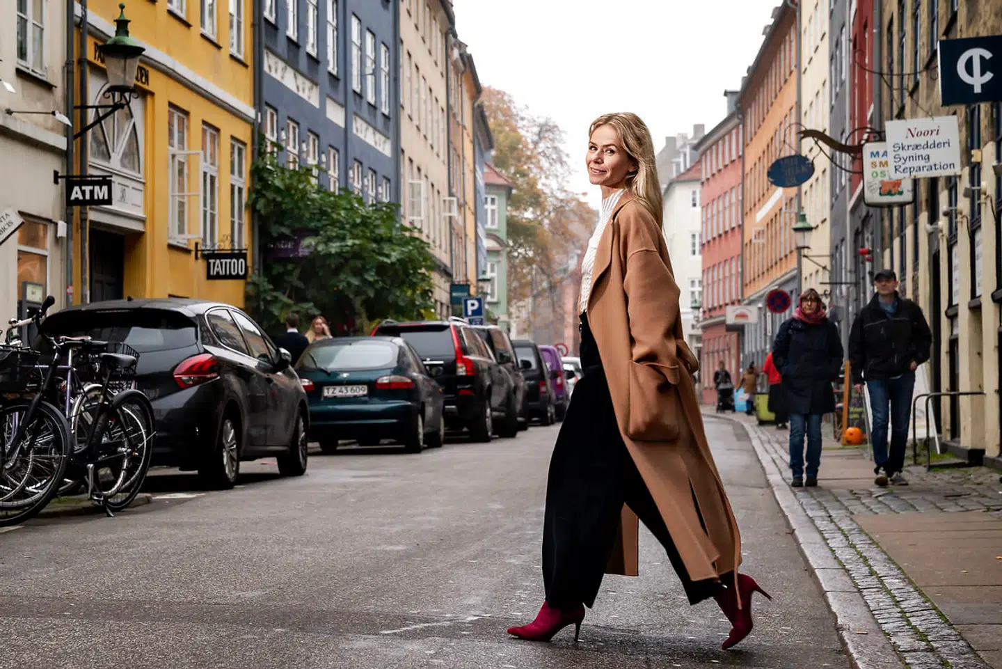 Anne Glad i Indre By i København, hvor hun bor med sin mand og deres søn.