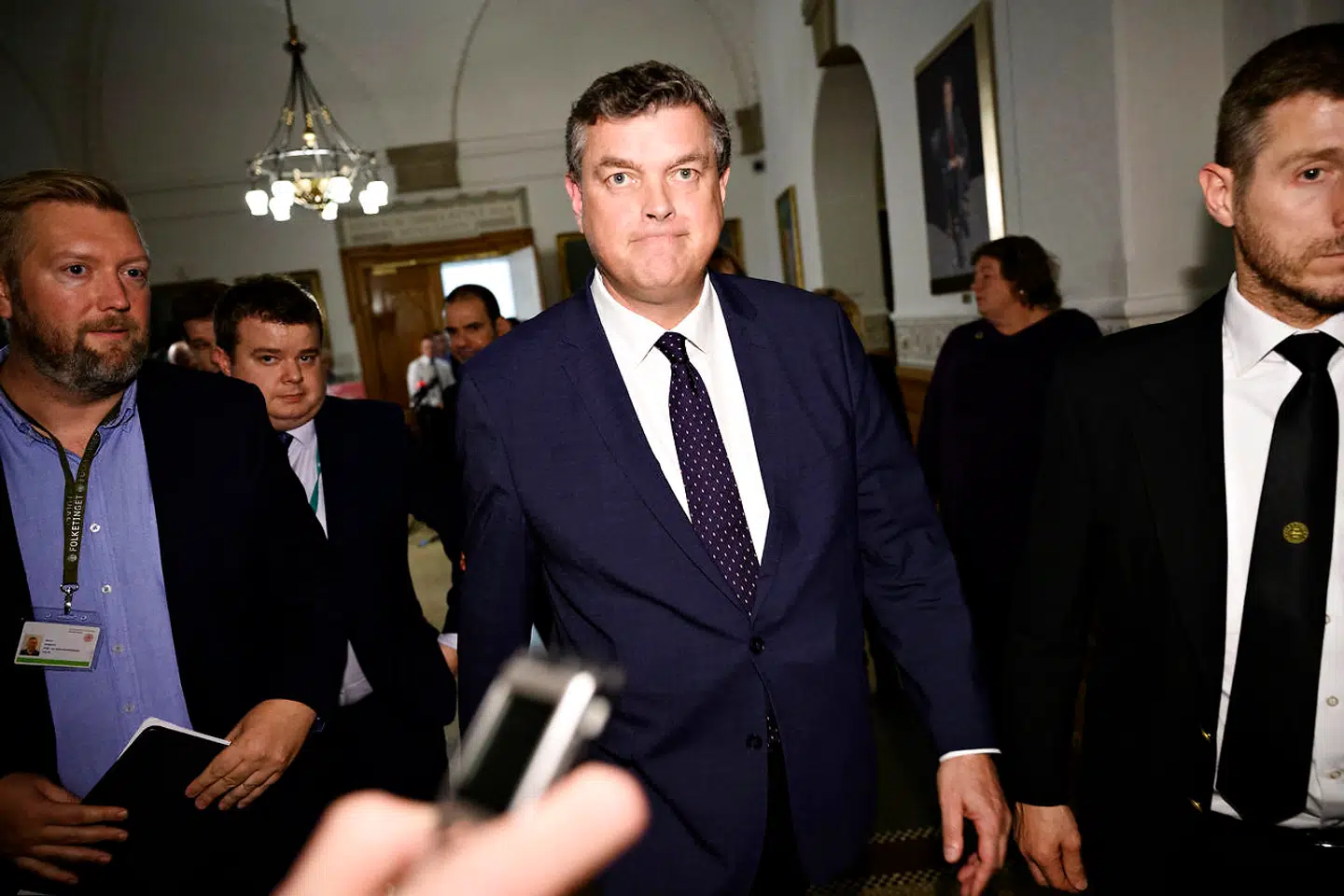 Fødevareministeriet, hvor Mogens Jensen er minister, udsendte mandag lige efter midnat, en pressemeddelelse, hvor fristen for at aflive mink forlænges til udgangen af torsdag, hvis altså man skal have del i den særlige 'tempobonus'. Der er dog slet ikke lovhjemmel til udbetaling af en sådan bonus, så regeringen handler ulovligt.