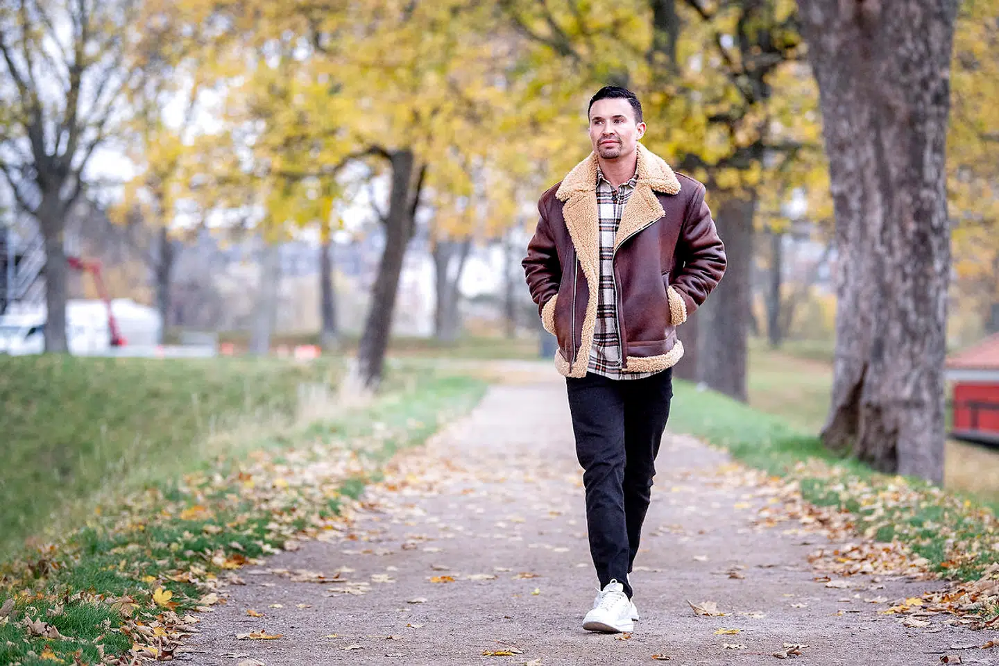 Gustav Salinas, tidligere realitystjerne, ejer af FitnessNu, der tilbyder træningsprogrammer og en sundere livsstil til folk på nettet.