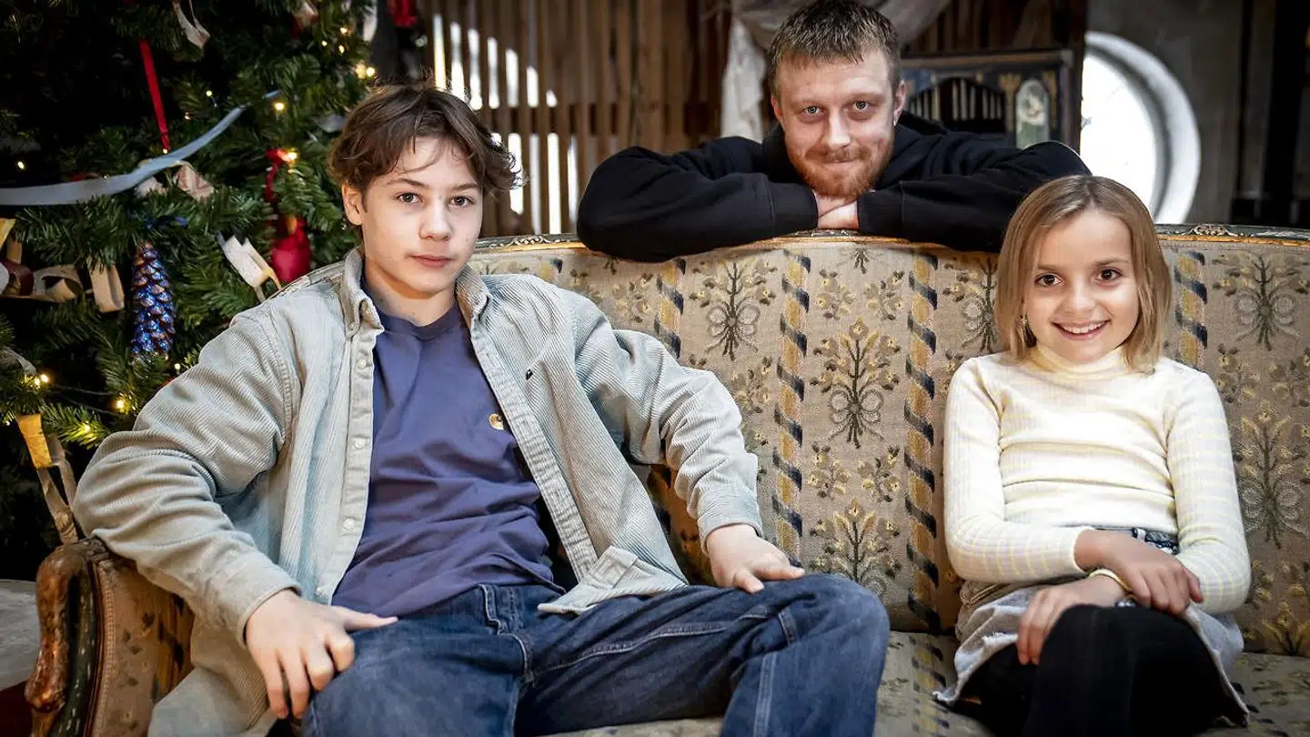 Silas Cornelius Van, Joachim Fjelstrup og Selma Sol í Dali under fotografering af skuespillerne til DR's julekalender 'Julefeber', på Det Kongelige Teaters kroneloft (hvor store dele af julekalenderen er optaget), onsdag den 4. november 2020.. (Foto: Mads Claus Rasmussen/Ritzau Scanpix)