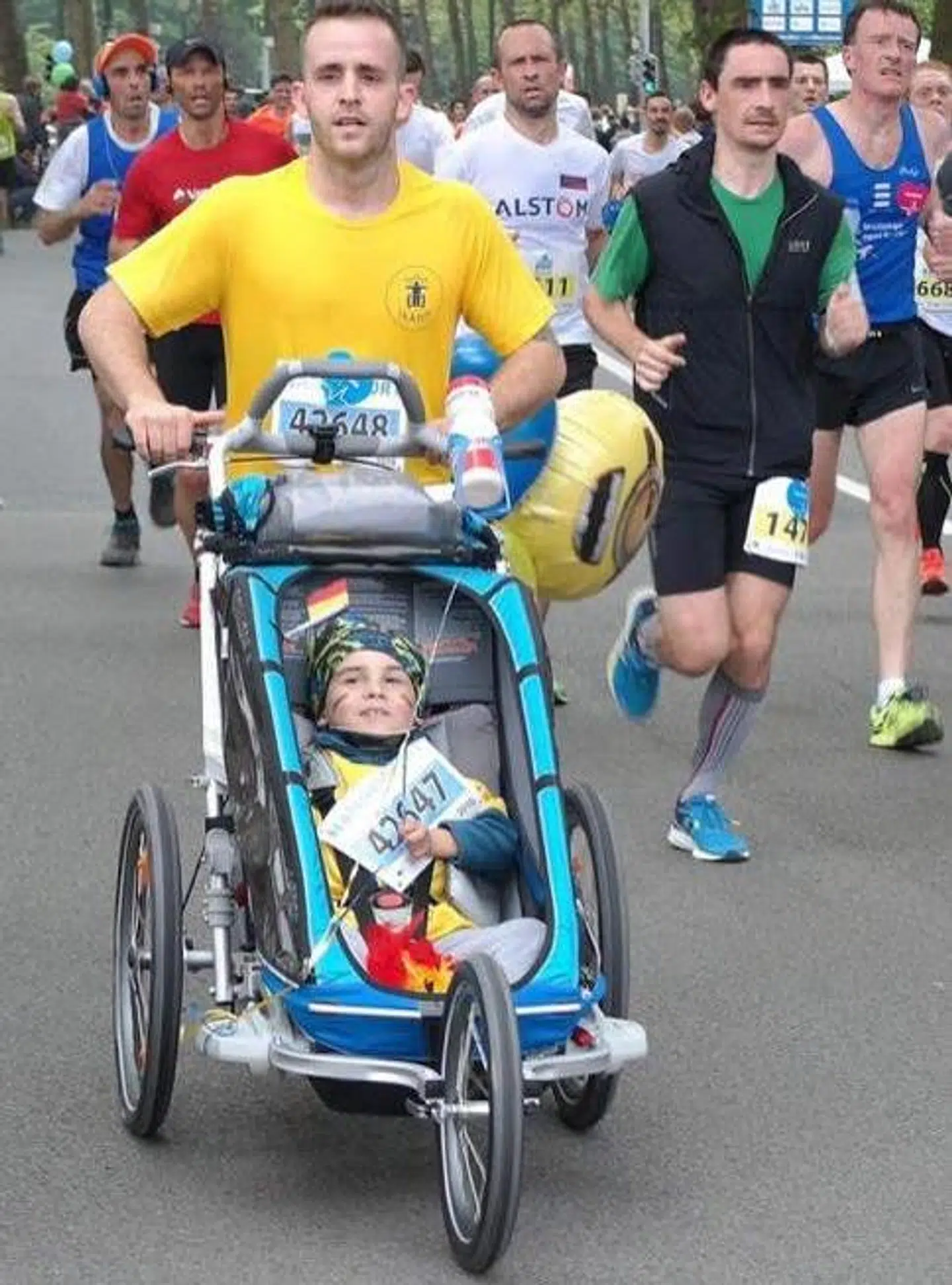 Iago ses her sammen med sin far til en triathlon, som de gennemførte sammen.