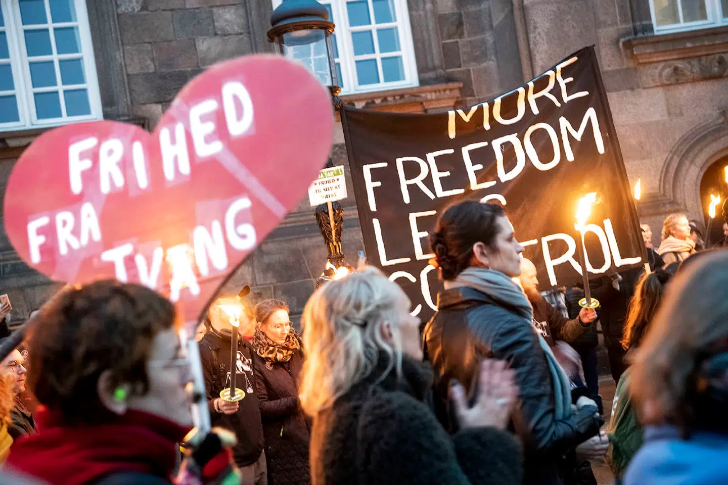 Demonstration imod regeringen og epidemiloven foran Christiansborg i København, fredag den 13. november 2020.. (Foto: Nils Meilvang/Ritzau Scanpix)