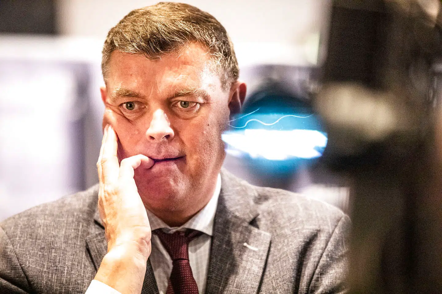 (ARKIV) Fødevareminister Mogens Jensen på pressemøde om den aktuelle situation med coronasmitte på nordjyske minkfarme i Eigtveds Pakhus i København, torsdag den 1. oktober 2020. Mogens Jensen har turneret med en parodi af Poul Nyrup Rasmussen. Efter ordre om at slå mink alle ned beskyldes han selv for at være en parodi på en minister. Det skriver Ritzau, onsdag den 11. november 2020.. (Foto: Olafur Steinar Gestsson/Ritzau Scanpix)