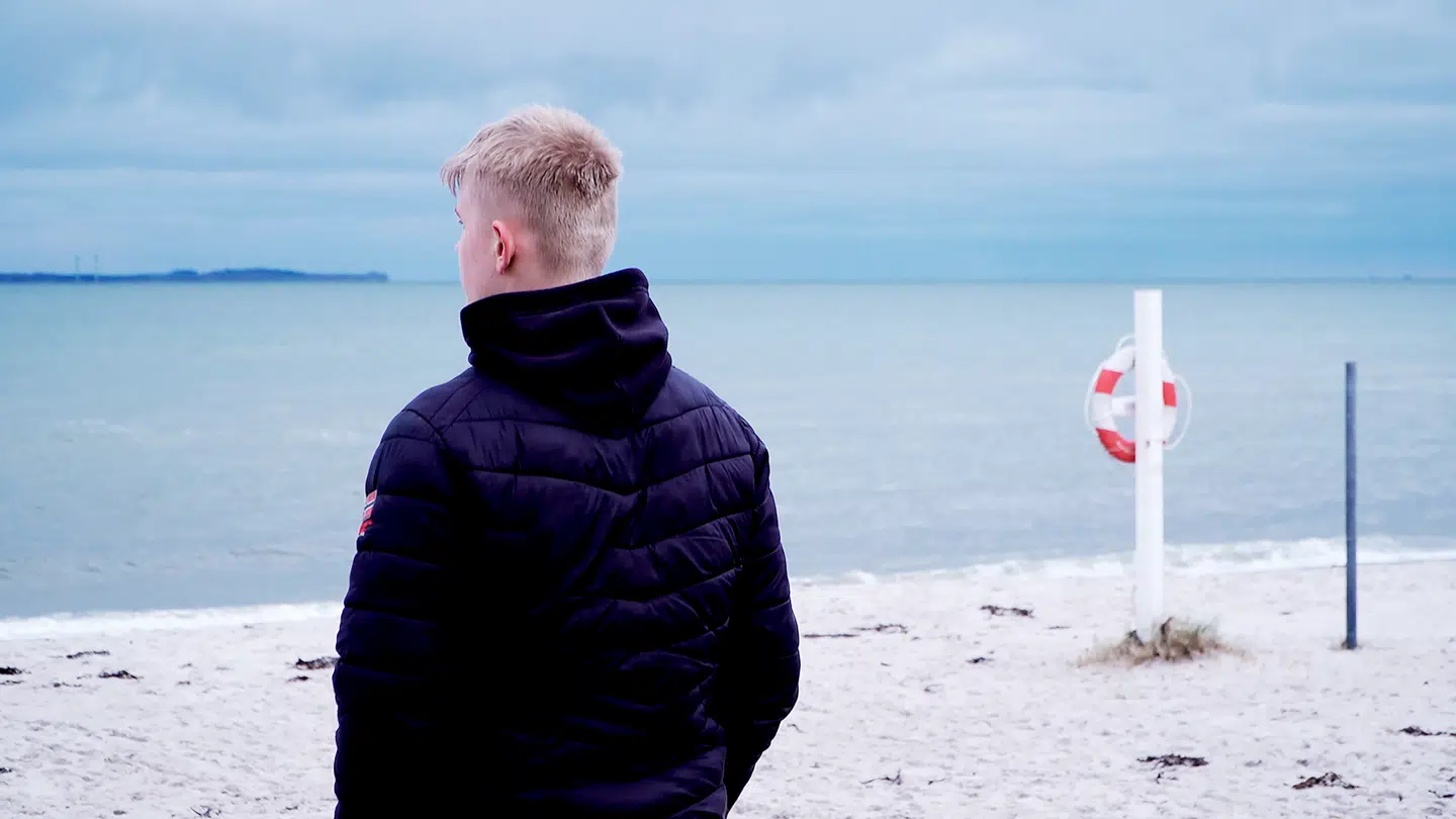 Sebastian fortæller i TV2 dokumentaren »Vores mareridt fra børnehaven« om de overgreb han var udsat for i sin børnehave i byen Beder.