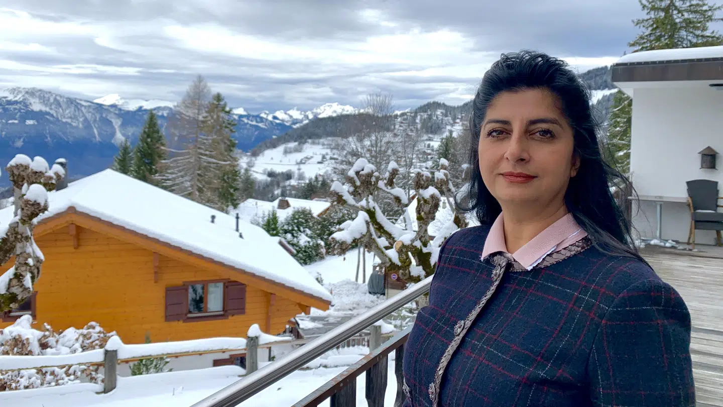 Susan Astani er blevet glad for at bo i Schweiz. Her ses hun i sin hjemby, da B.T. besøgte hende i december.