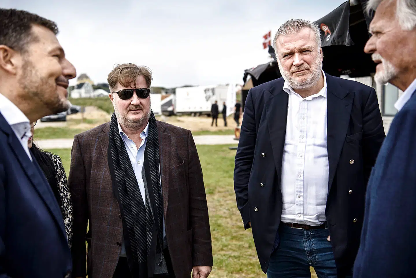 FCK-storaktionærerne Erik Skjærbæk (i frække solbriller) og Lars Seier.