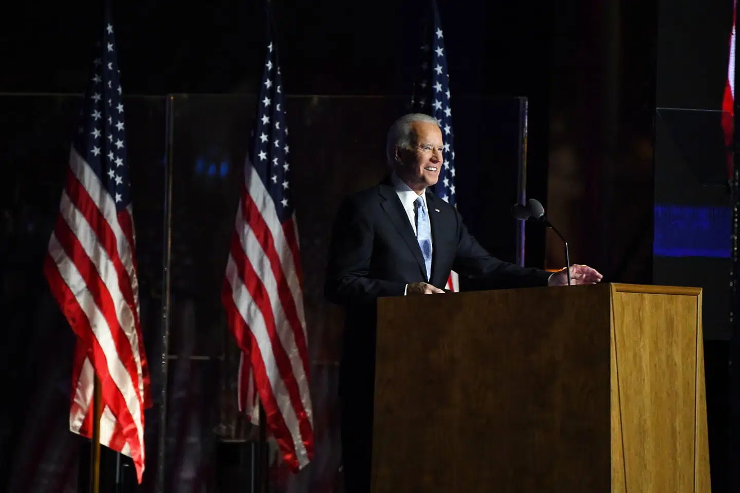 Sådan så det ud, da Biden var på scenen natten til søndag dansk tid.