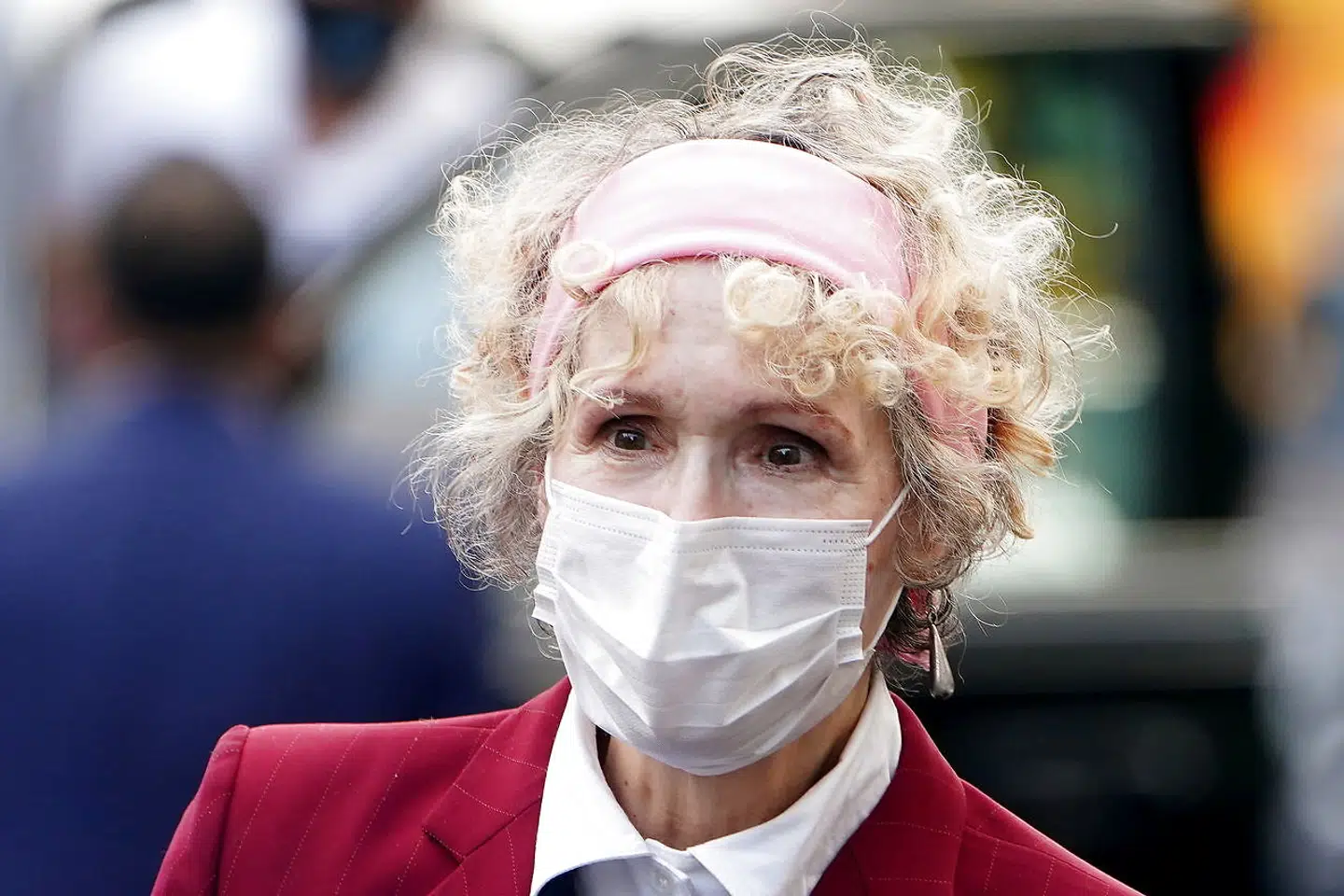 Elizabeth Jean Carroll påstår, at Trump har voldtaget hende.