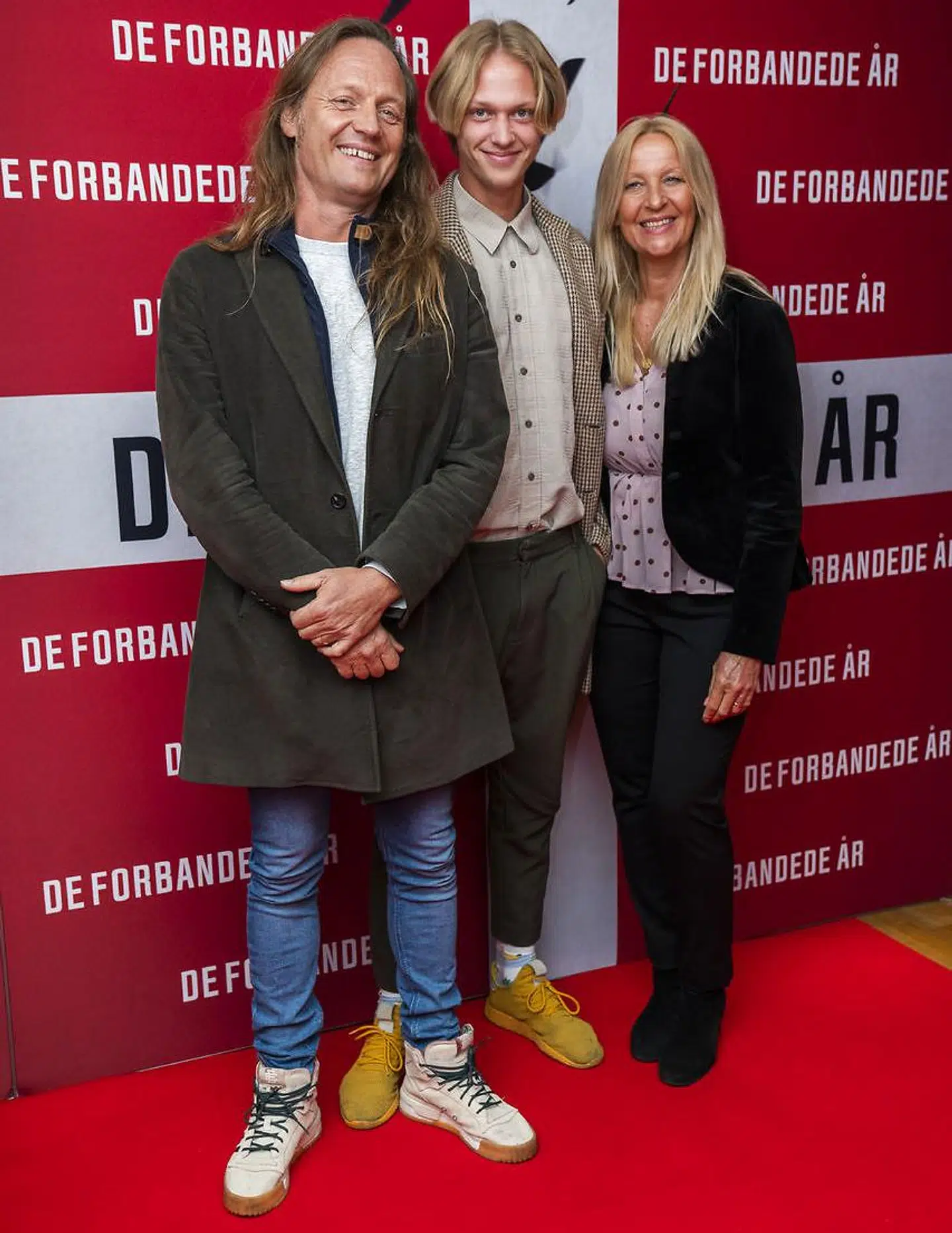 Jesper Binzer med familie ved en biografpremiere i begyndelsen af året.