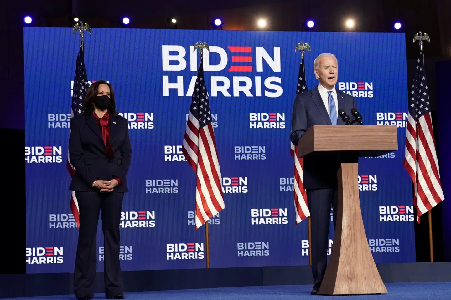 Joe Biden og Kamala Harris er på vej mod Det Hvide Hus, erklærede Joe Biden i en tale natten til lørdag dansk tid. Kevin Lamarque/Reuters