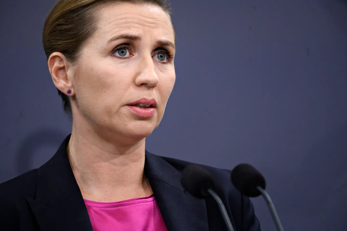 Statsminister Mette Frederiksen (S), da hun sammen med sundheds- og ældreministeren, erhvervsministeren, Sundhedsstyrelsen og Statens Serum Institut holder pressemøde med præsentation af en række restriktioner i Nordjylland som følge af situationen med COVID-19-smitte i mink, i Spejlsalen i Statsministeriet i København torsdag den 5. november 2020. Det drejer sig om restriktioner i Hjørring, Frederikshavn, Brønderslev, Jammerbugt, Vesthimmerland, Thisted og Læsø kommuner.. (Foto: Philip Davali/Ritzau Scanpix)