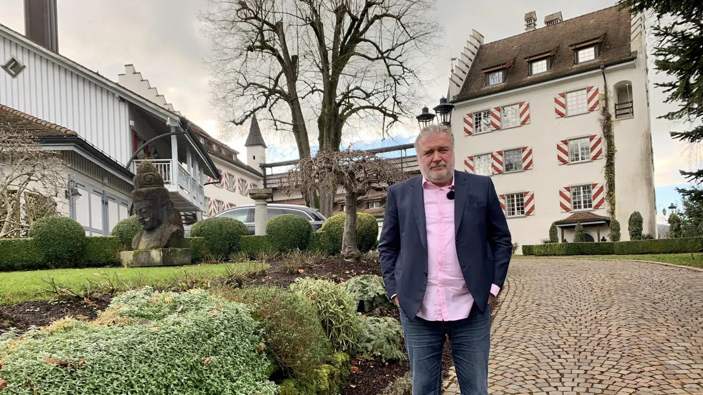 Lars Seier har en kæmpe vinkælder. Da FCK i 2019 spillede en kamp i nærheden, inviterede han FCK's sponsorer på frokost.