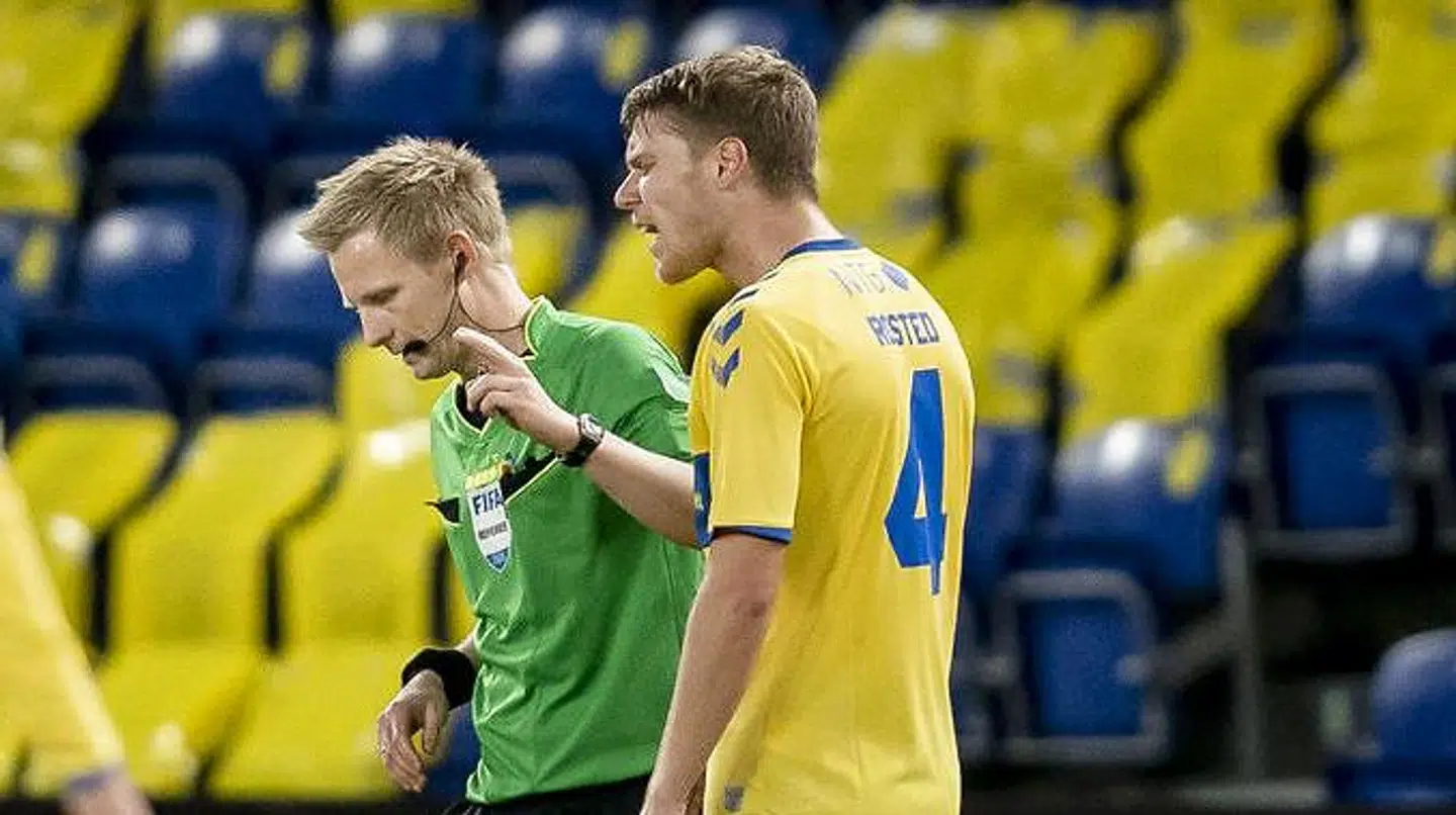Sigurd Rosted var bestemt ikke tilfreds, da han fik sit andet gule kort mod FC Midtjylland.