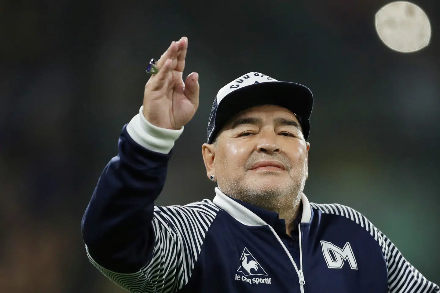 Diego Maradona skal tirsdag opereres for en hjerneblødning. Agustin Marcarian/Reuters