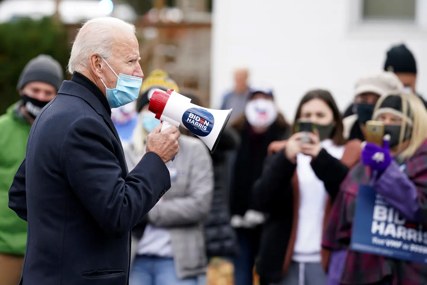 I talen til borgerne på gaden i Scranton fik Biden også igen understreget, at han vil gøre noget ved splittelsen i USA. - Vi skal samle landet. Det er landet klar til, lød det fra Biden. Kevin Lamarque/Reuters