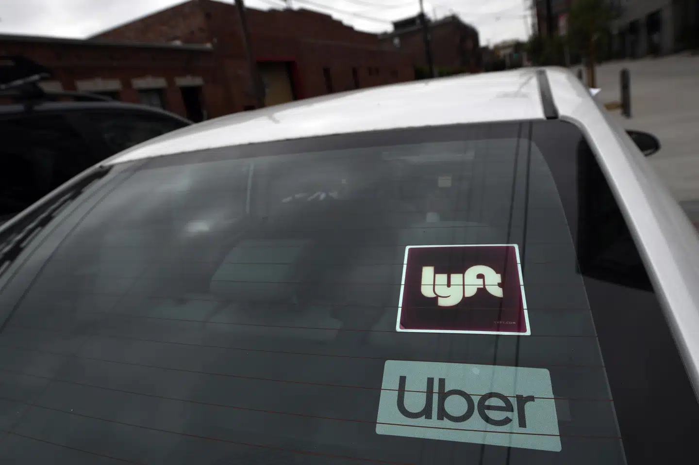 Ifølge Uber og Lyft vil et nej til forslaget betyde, at de må mindske antallet af chauffører i Californien med mere end 75 procent. (Arkivfoto). Robyn Beck/Ritzau Scanpix