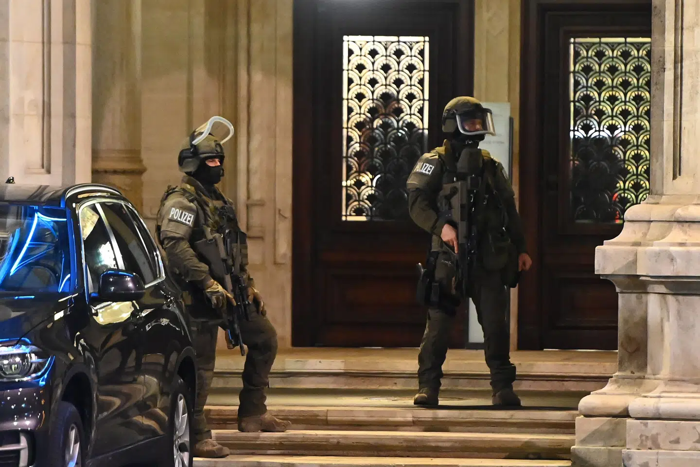 Politiet er massivt til stede i Østrigs hovedstad, Wien, hvor seks skyderier mandag aften har fundet sted. Joe Klamar/Ritzau Scanpix