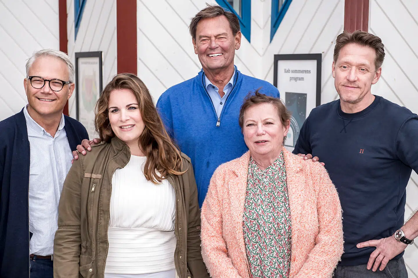 Lise Baastrup har siden 2017 spillet med i Cirkusrevyen sammen med blandt andet Lisbeth Dahl. det var også her, hun mødte revydronningens søn, Jacob Dahl.