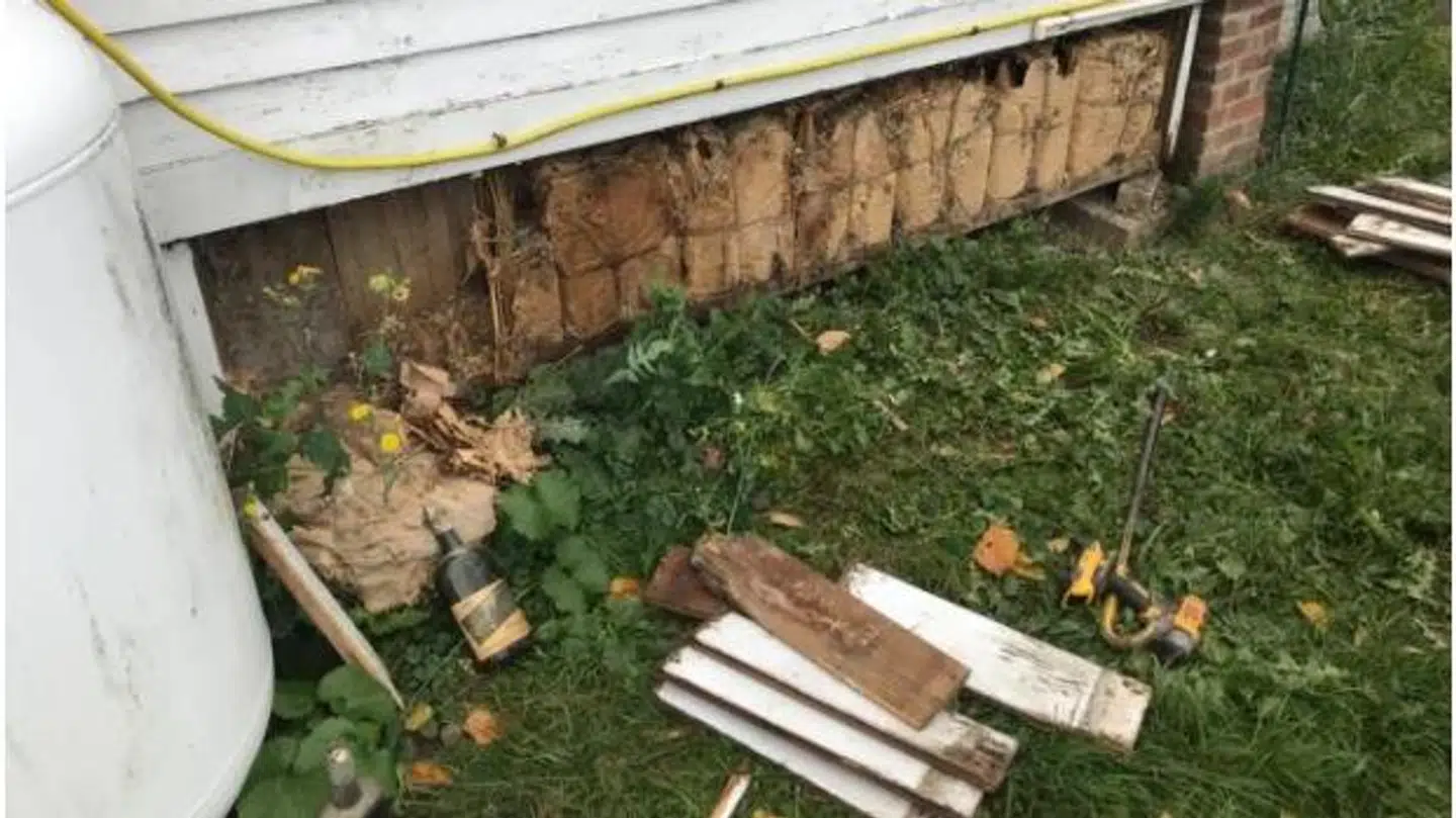 Billede af første flaske, der blev fundet på matriklen. FOTO: Nick Drummond