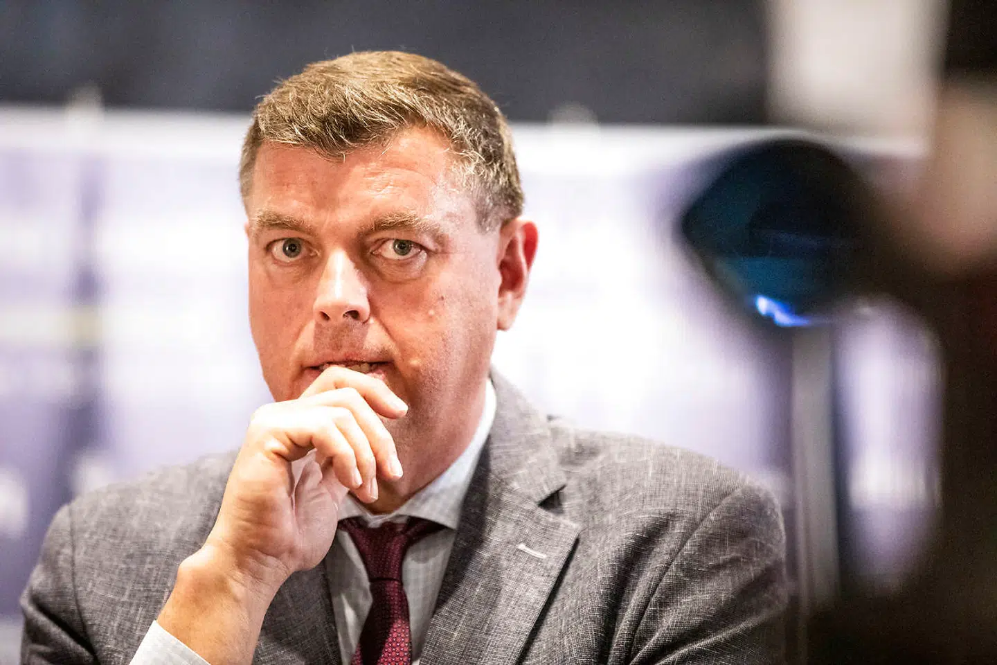 (ARKIV) Fødevareminister Mogens Jensen på pressemøde om den aktuelle situation med coronasmitte på nordjyske minkfarme i Eigtveds Pakhus i København, torsdag den 1. oktober 2020. Med usædvanlig støtte fra biologerne håber Danmarks fødevareminister at hive en større kvote torsk i land i Østersøen, end EU-Kommissionen lægger op til. Det skriver Ritzau, fredag den 16. oktober 2020.. (Foto: Olafur Steinar Gestsson/Ritzau Scanpix)