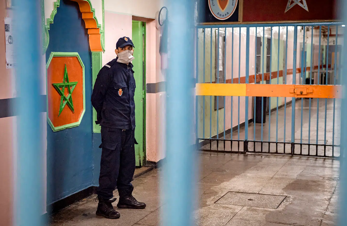 Her sidder Mansour bag tremmer: i Oukacha-fængslet i Casablanca.